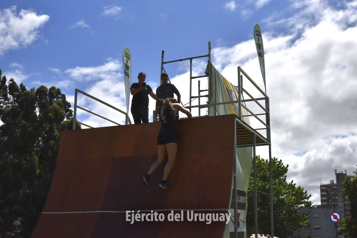 Pista de Obstáculos de Pentatlón Militar - Ejército Nacional
