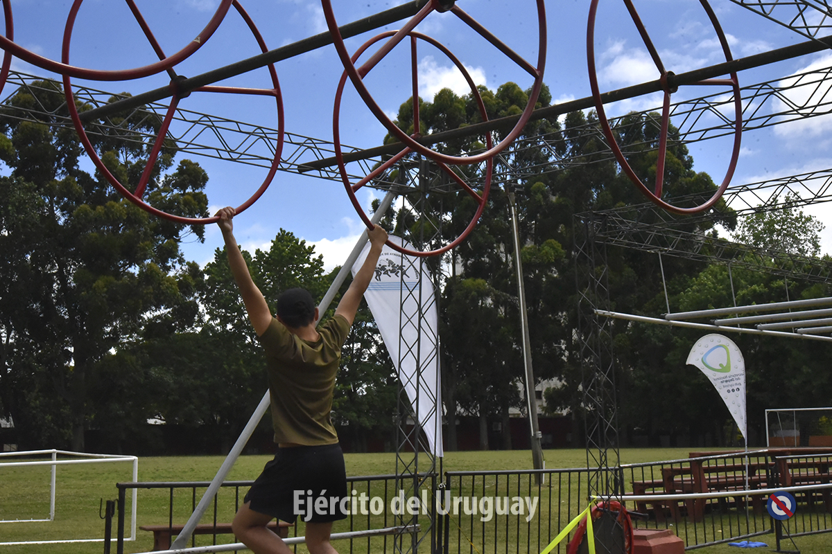 Pista de Obstáculos de Pentatlón Militar - Ejército Nacional