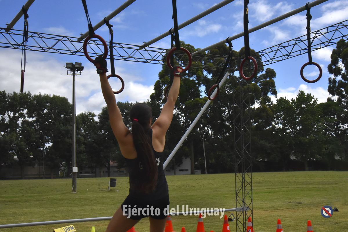 Pista de Obstáculos de Pentatlón Militar - Ejército Nacional