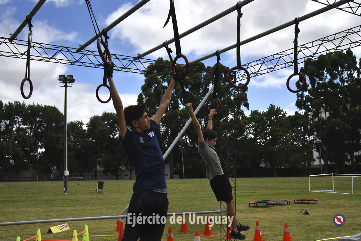 Pista de Obstáculos de Pentatlón Militar - Ejército Nacional